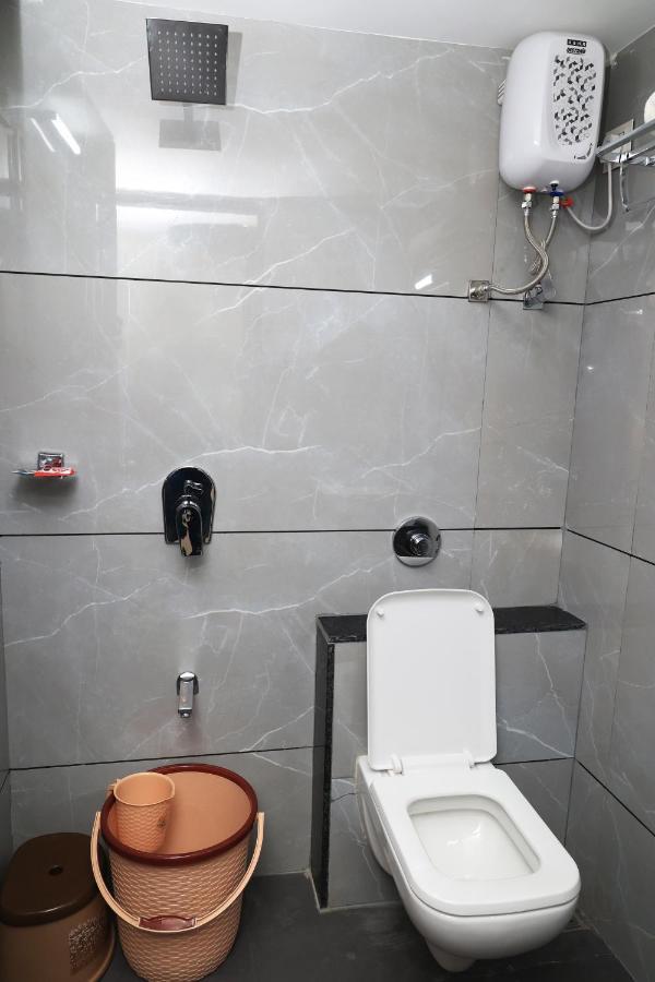 Hotel Sai Neel Surat Dış mekan fotoğraf